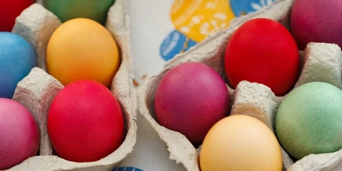 Farbanje uskršnjih jaja prirodnim bojama