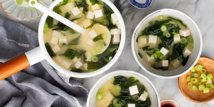 Čorbica sa povrćem i algama (bez glutena)