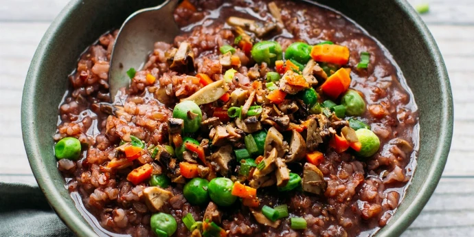 Domaća čorba od povrća i crvenog pirinča