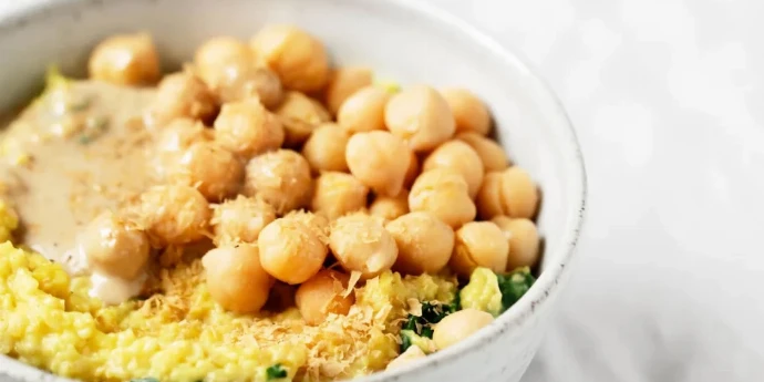 Doručak od ovsenih pahuljica i leblebija u slanoj varijanti