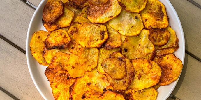 Hrskavi čips od krompira sa kurkumom i čilijem