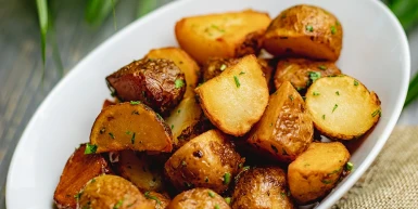 Hrskavi pečeni krompir sa belim misom i javorovim sirupom