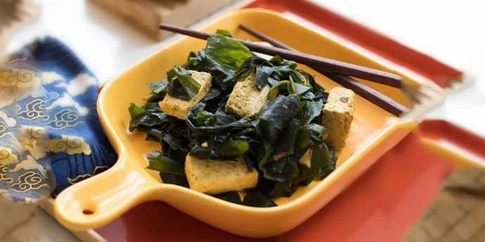 Kari sa vakame algama i tofu sirom