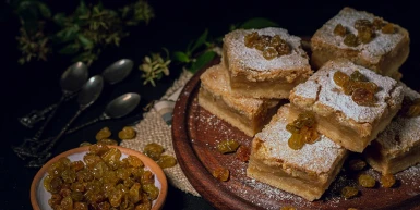 Lenja pita sa jabukama i suvim grožđem – zdrav postan recept