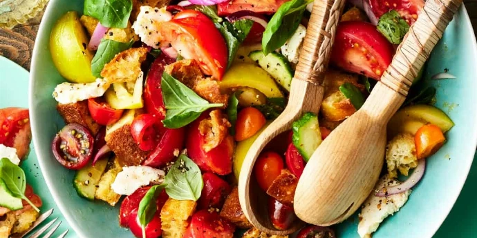 Panzanella - italijanska salata od paradajza i starog hleba