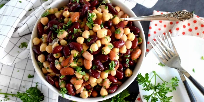 Salata od leblebija i crvenog pasulja