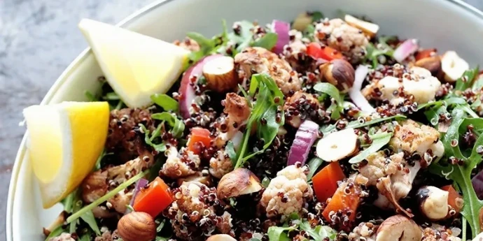 Salata od pikantnog karfiola i kinoe