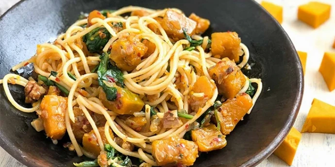 Špagete sa bundevom, spanaćem i orasima