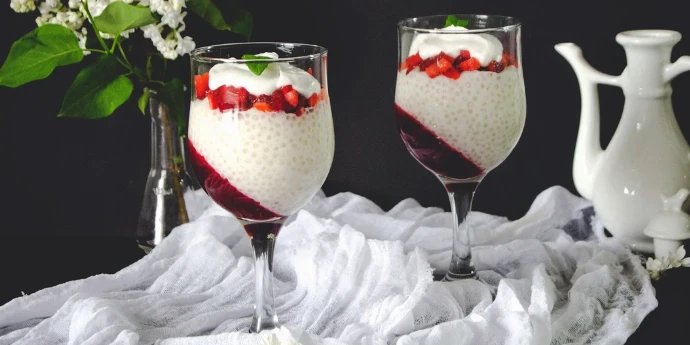 Tapioka sa kokosovim mlekom i kompotom od jagoda (bez glutena)