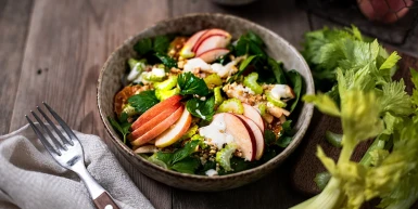 Veganska Valdorf salata