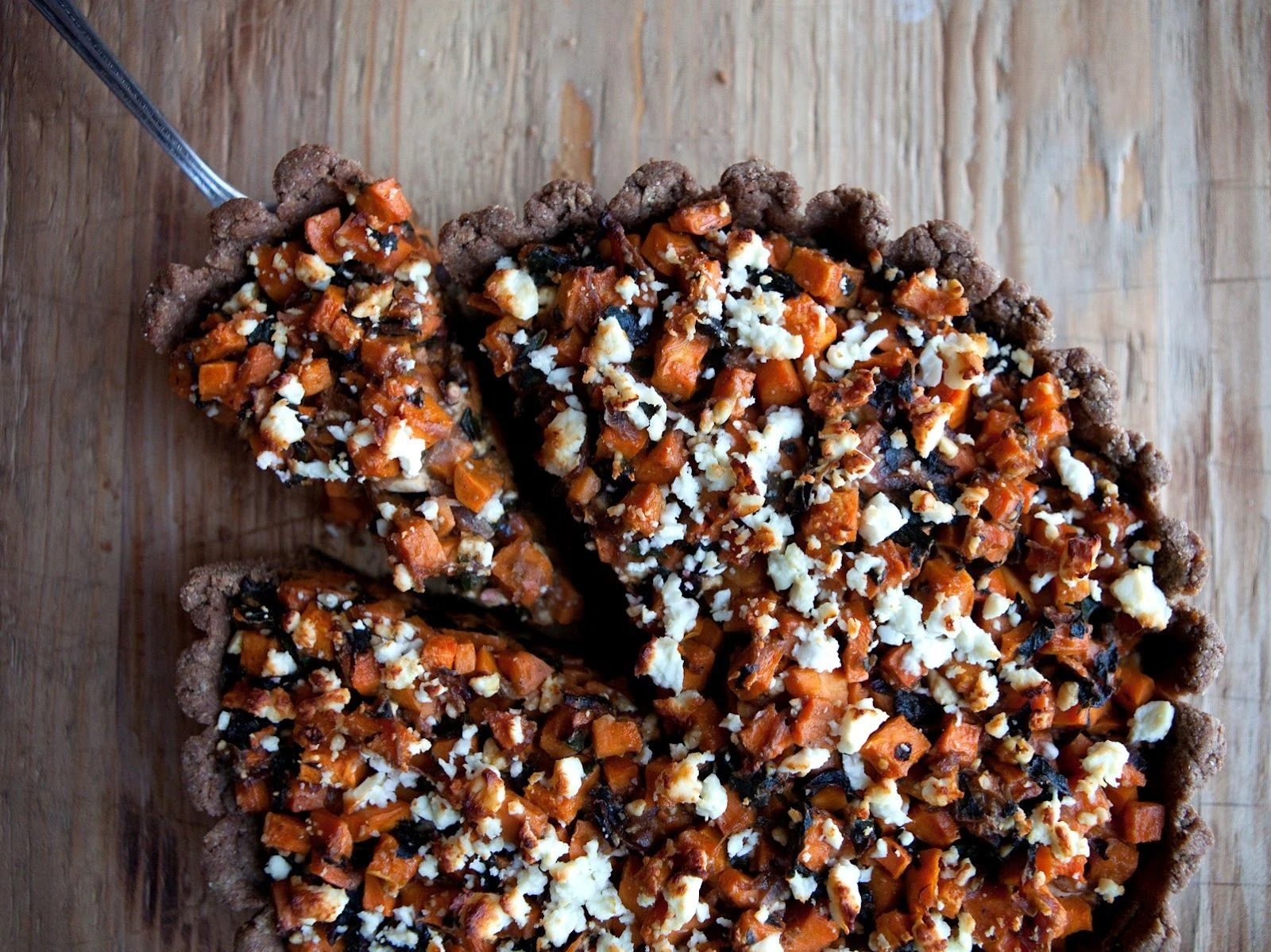 Kraljevski tart od tef brašna, sa blitvom i feta sirom