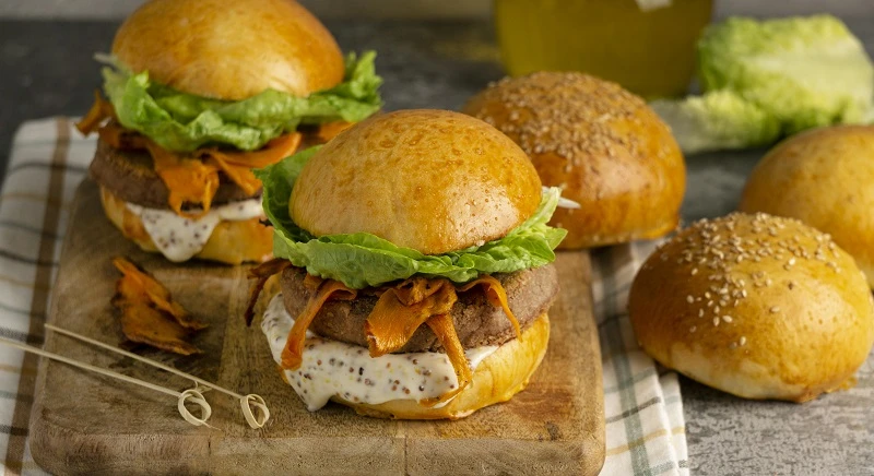 Burgeri sa pirinčem, pasuljem i orasima