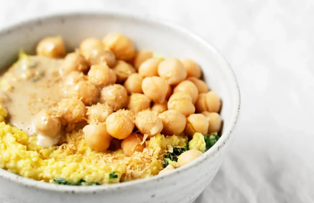 Doručak od ovsenih pahuljica i leblebija u slanoj varijanti