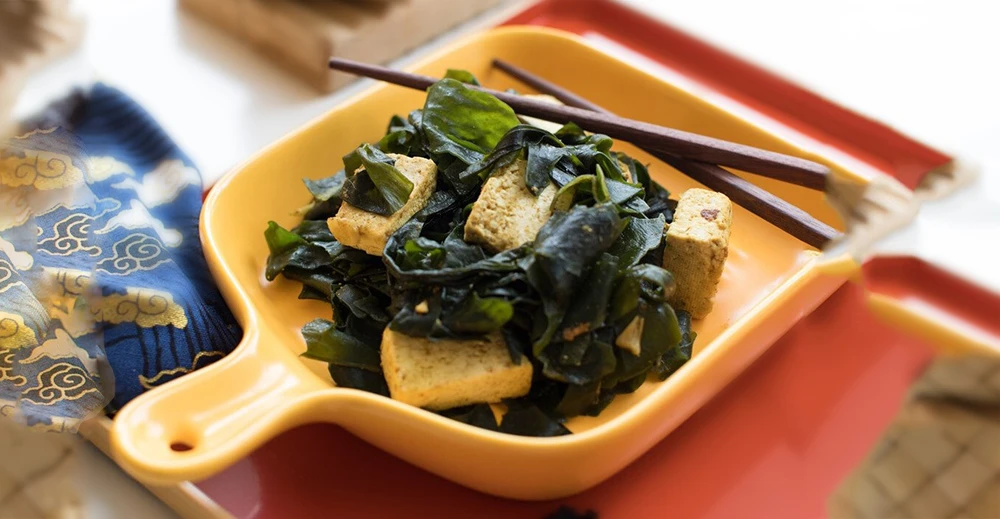 Kari sa vakame algama i tofu sirom