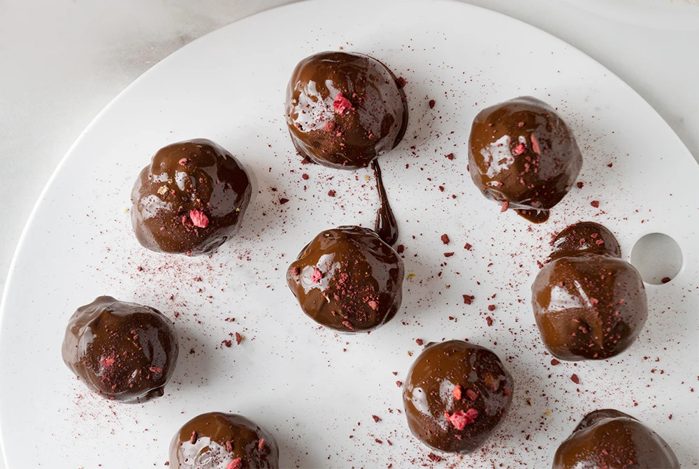 Kuglice od rogača sa aromom kokosa