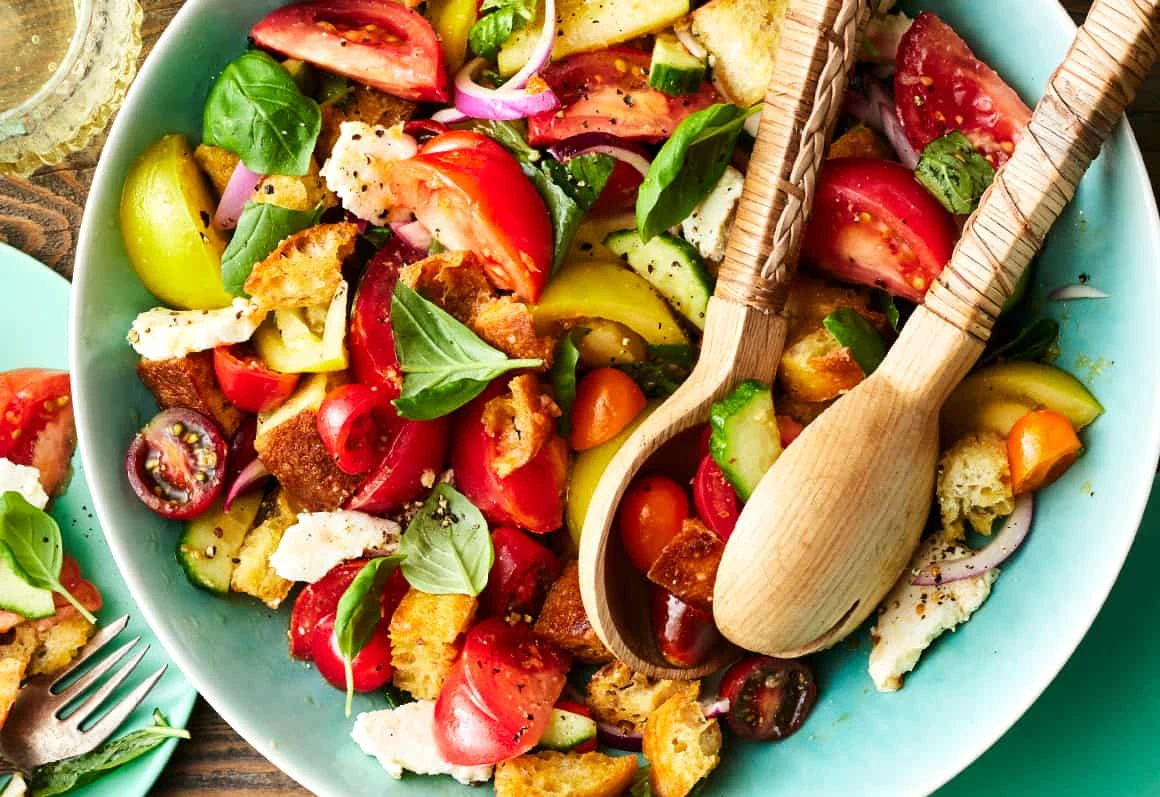 Panzanella - italijanska salata od paradajza i starog hleba