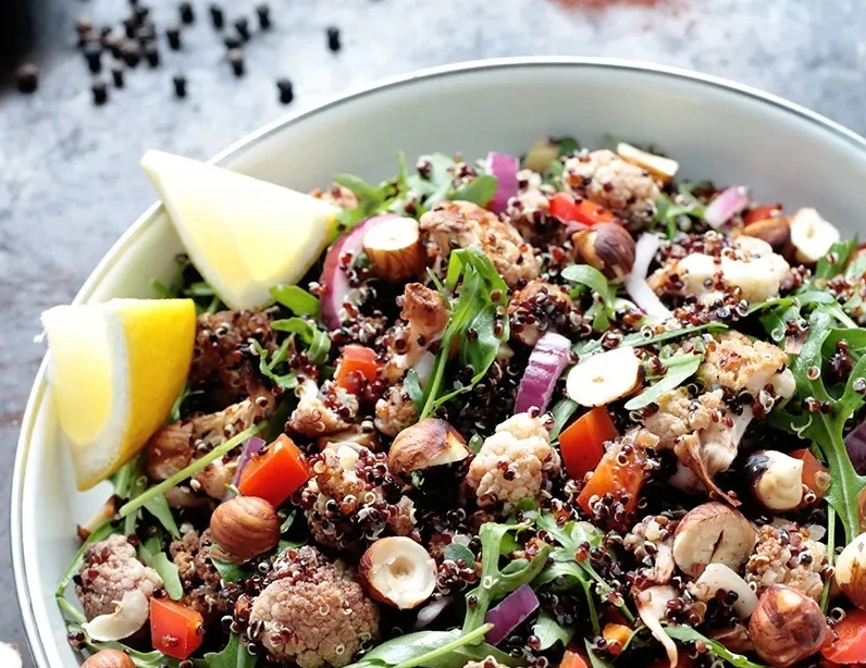 Salata od pikantnog karfiola i kinoe