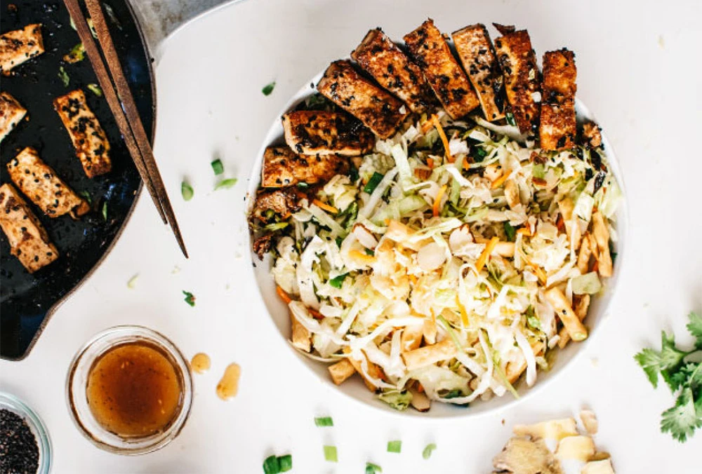 Salata sa zapečenim tofuom