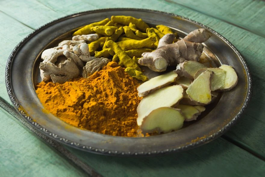 Kurkuma i djmbir na tanjiru
