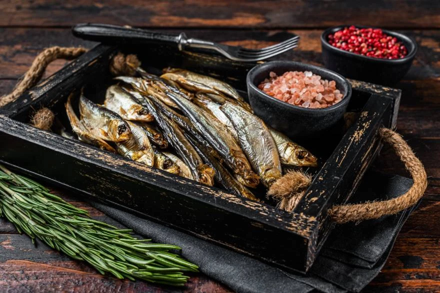 Sardine na drvenoj tacni