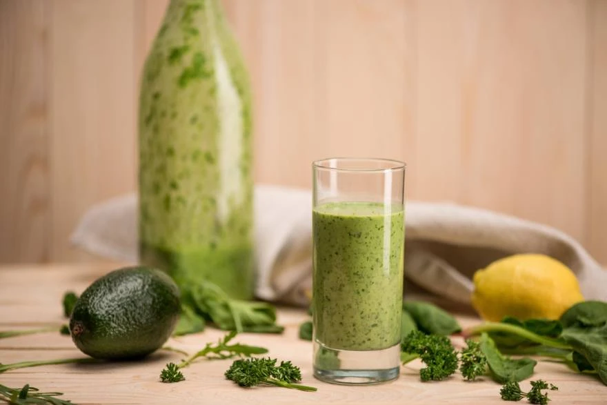 Zeleni smoothie od povrća i limuna